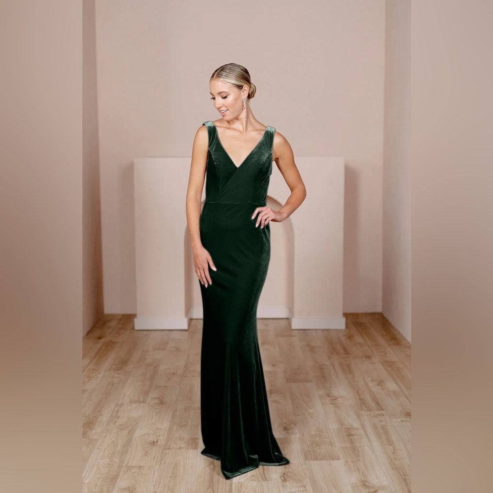 NWT Revelry Emerald Green Dakota Velvet Dress size 8